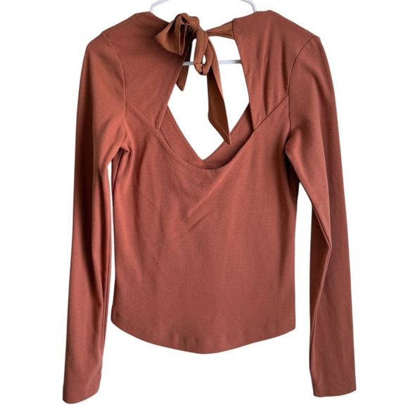 Free People Terracotta Taupe V Neck Long Sleeve Open Back Tie Top Size XS - Picture 6 of 9